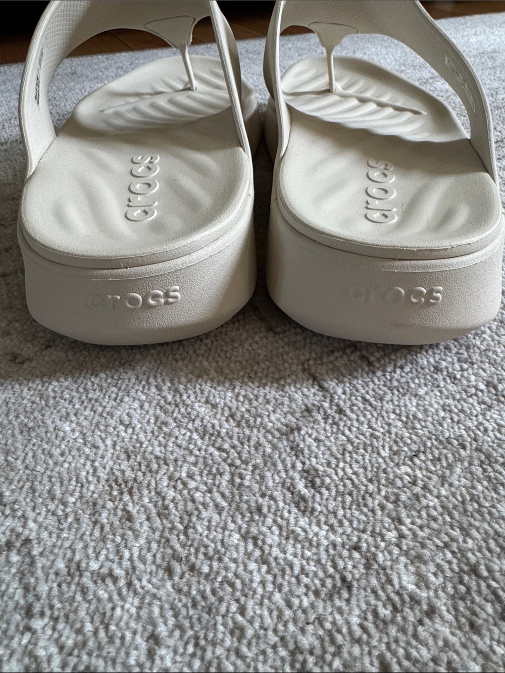Crocs Getaway Triangle Flip Flop, Frappé, size 9 - Picture 7 of 8